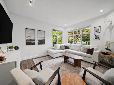 4-2123 Clarke Street - 4