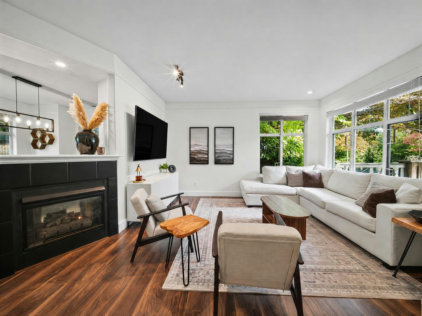4-2123 Clarke Street - 2