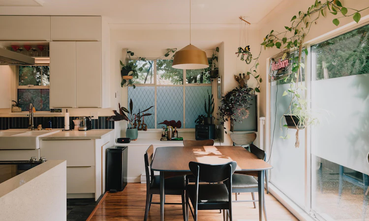 25-5988 Hastings Street