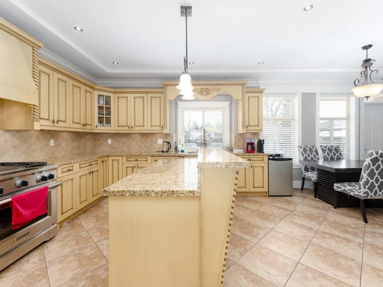 8588 Armstrong Avenue, Burnaby, BC, V3N 2H5 - 9