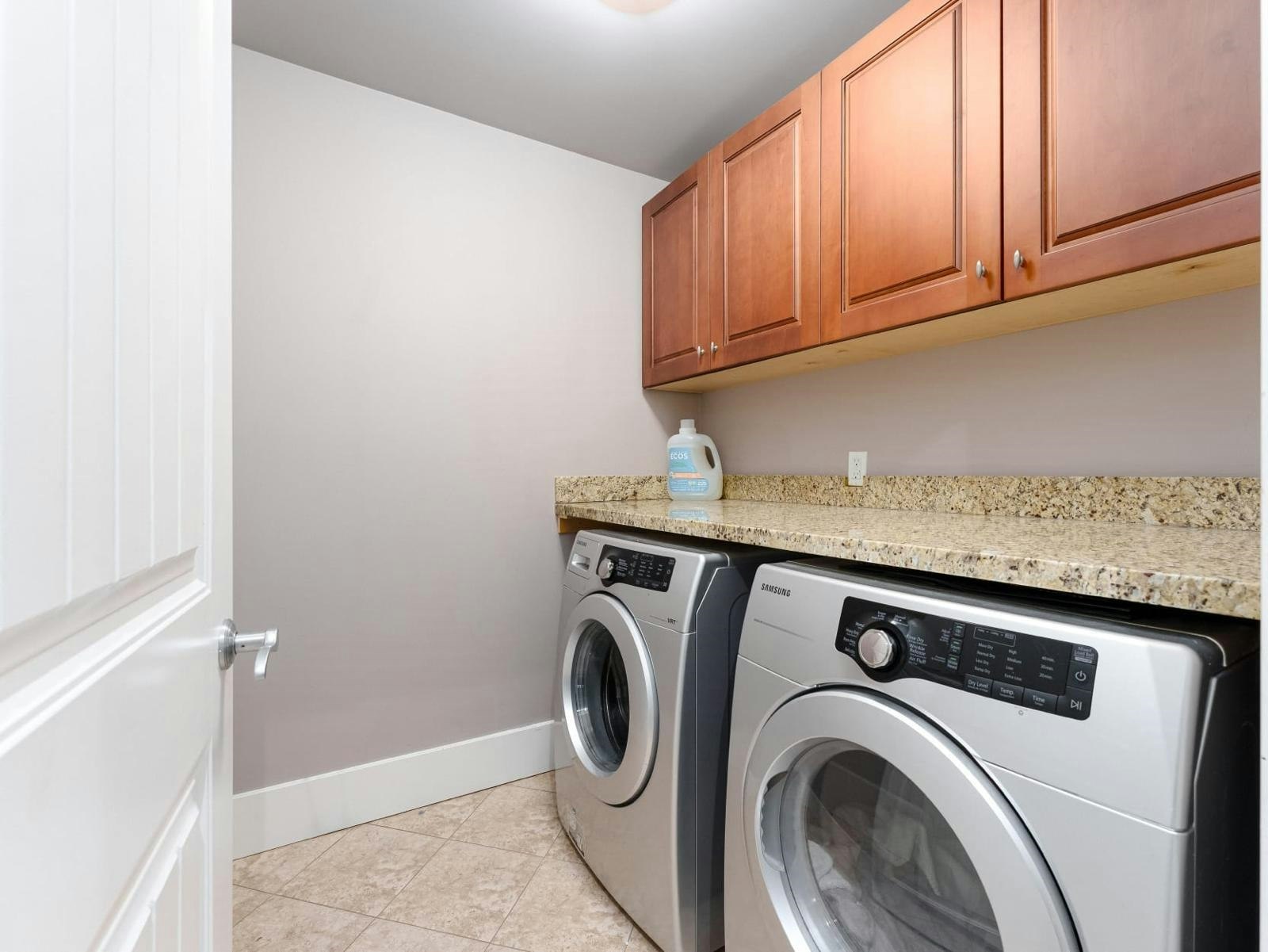 8588 Armstrong Avenue, Burnaby, BC, V3N 2H5 - 27
