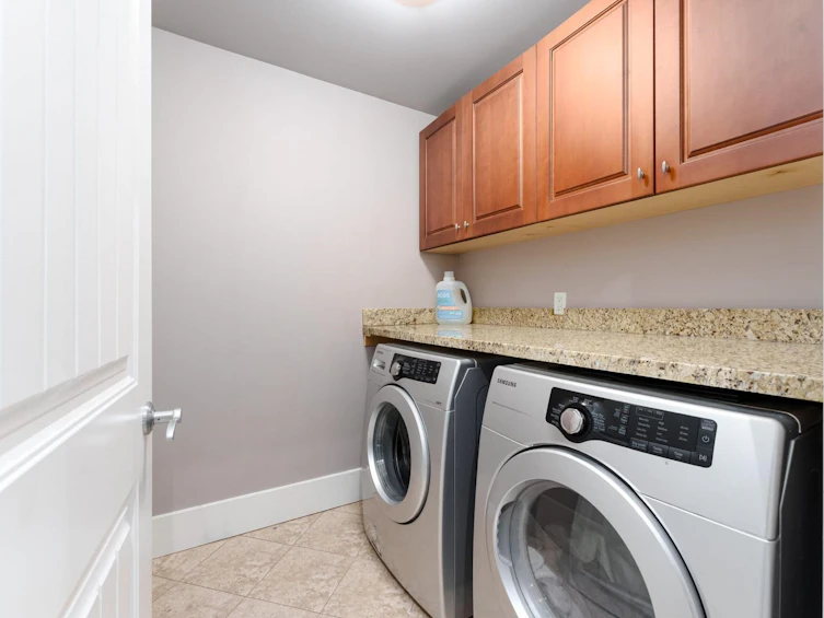 8588 Armstrong Avenue, Burnaby, BC, V3N 2H5 - 27