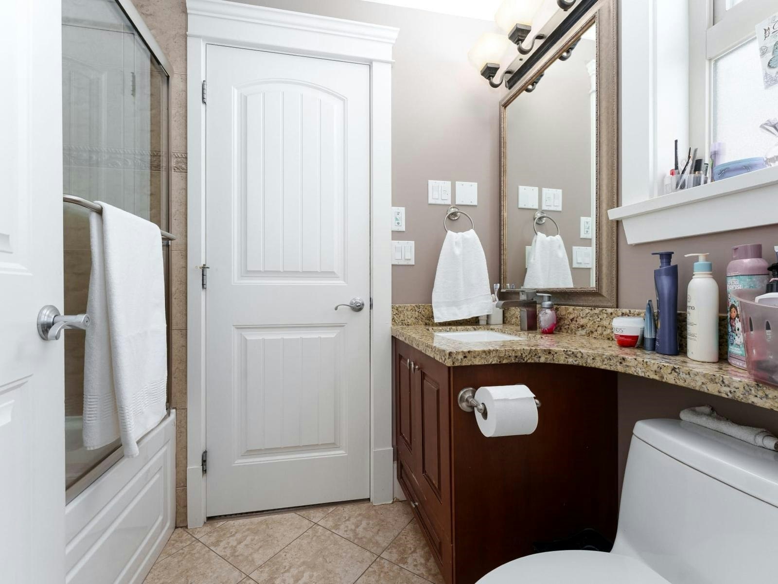 8588 Armstrong Avenue, Burnaby, BC, V3N 2H5 - 22