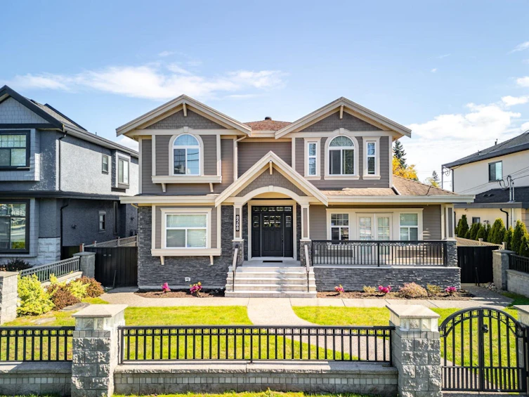 8588 Armstrong Avenue, Burnaby, BC, V3N 2H5