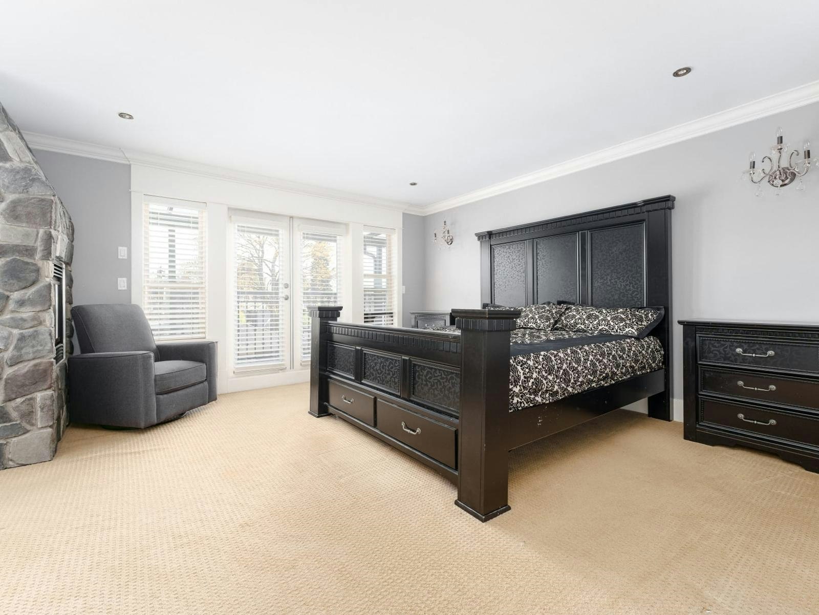8588 Armstrong Avenue, Burnaby, BC, V3N 2H5 - 12