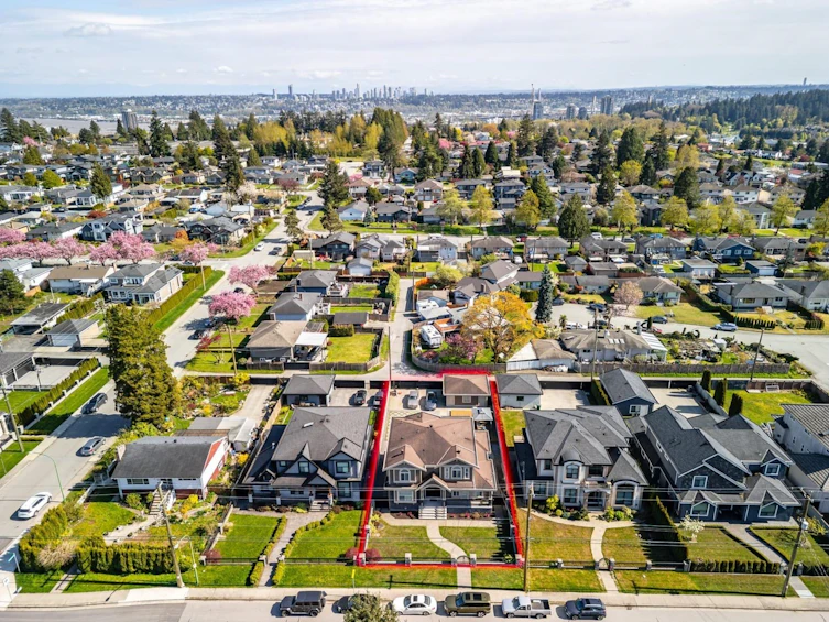 8588 Armstrong Avenue, Burnaby, BC, V3N 2H5 - 37