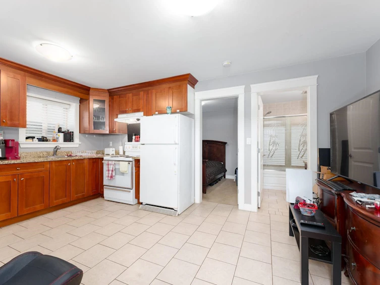 8588 Armstrong Avenue, Burnaby, BC, V3N 2H5 - 29