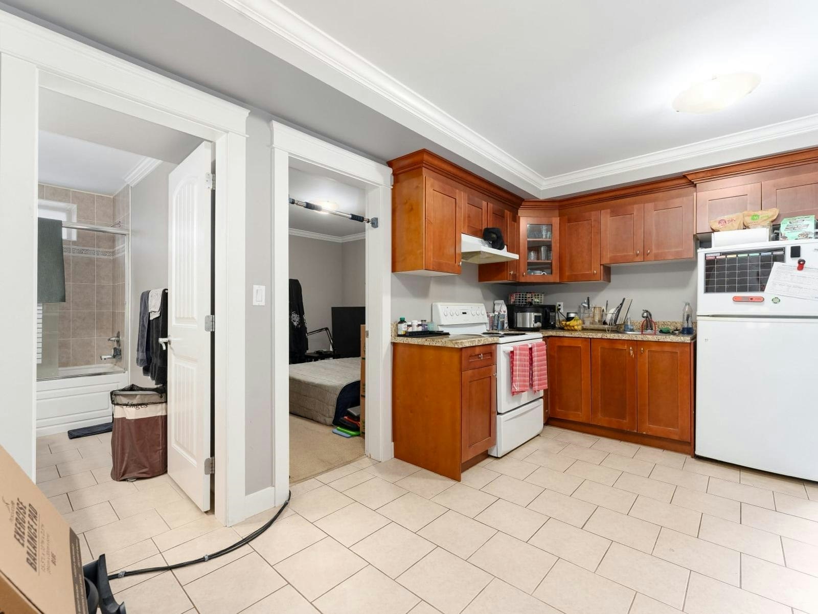 8588 Armstrong Avenue, Burnaby, BC, V3N 2H5 - 28