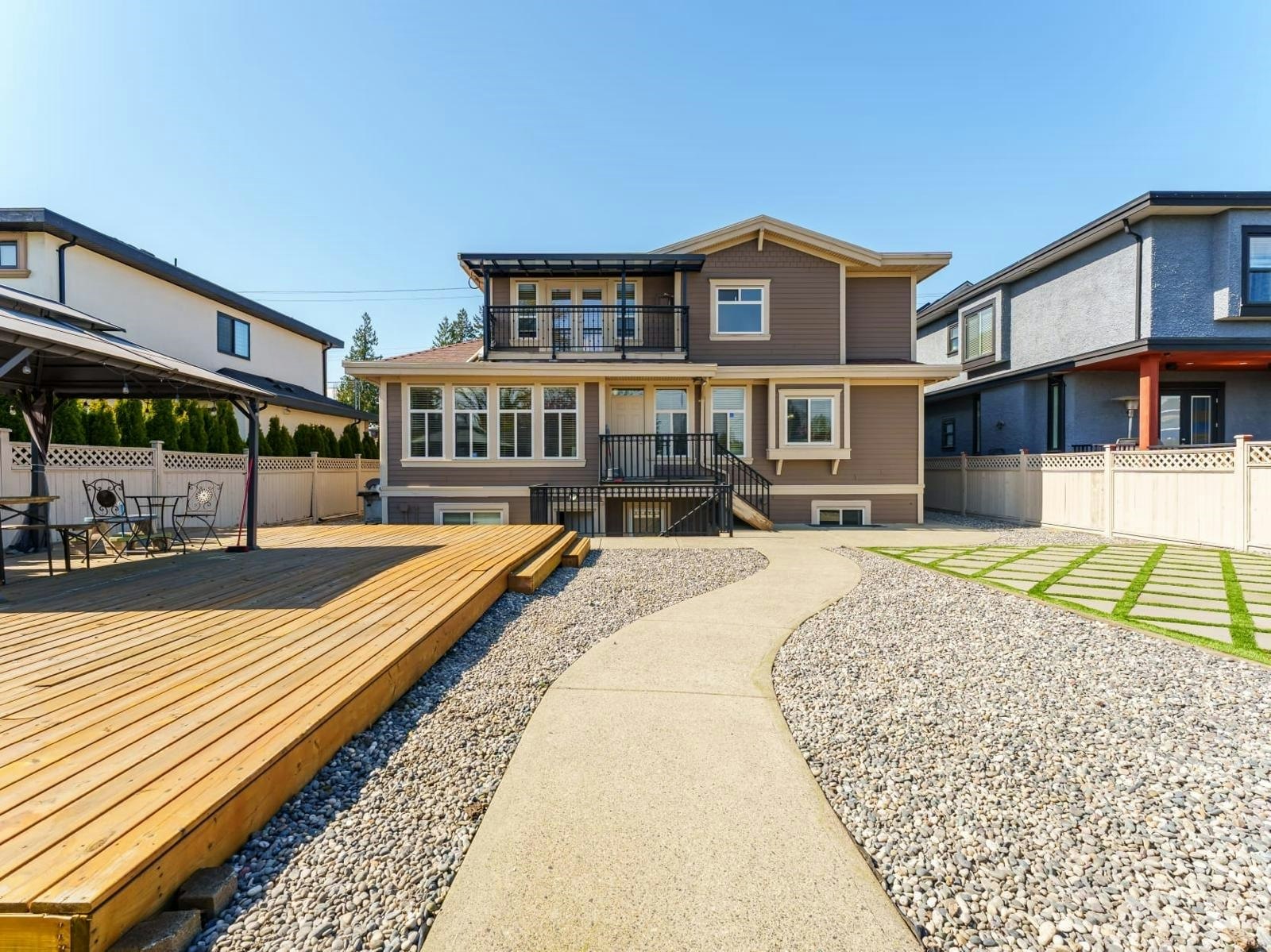 8588 Armstrong Avenue, Burnaby, BC, V3N 2H5 - 30