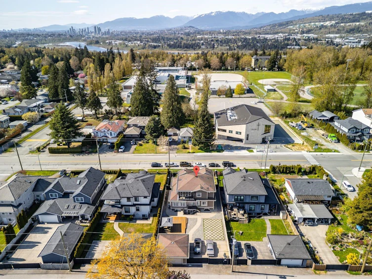 8588 Armstrong Avenue, Burnaby, BC, V3N 2H5 - 36