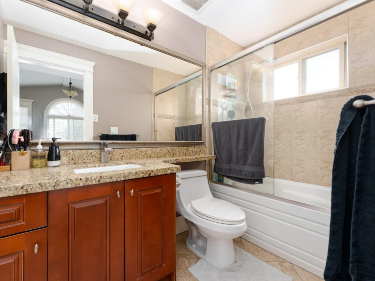 8588 Armstrong Avenue, Burnaby, BC, V3N 2H5 - 18