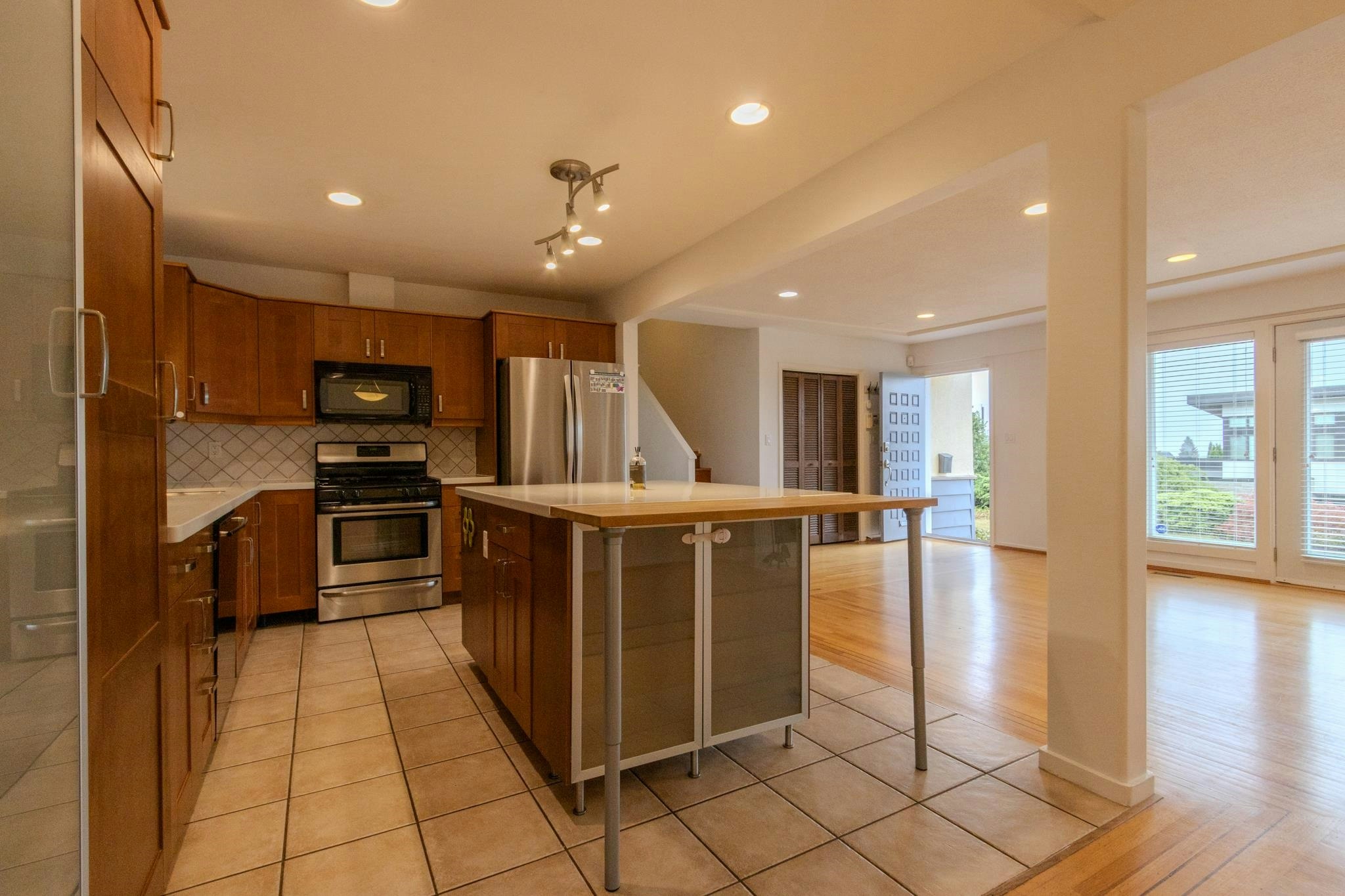 4128 Canterbury Crescent, North Vancouver, BC, V7R 3N5 - 16