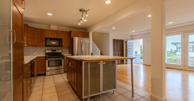 4128 Canterbury Crescent, North Vancouver, BC, V7R 3N5 - 16