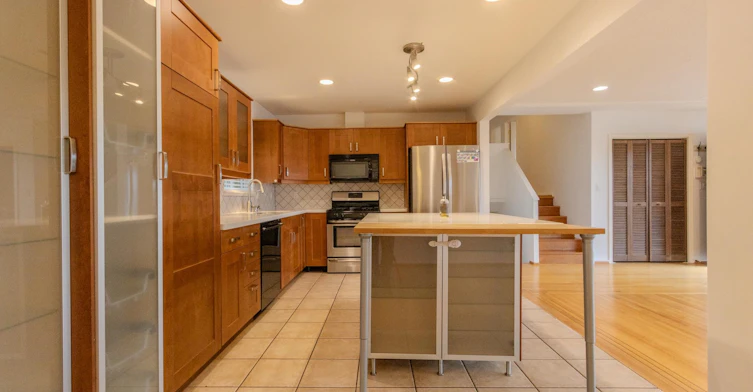 4128 Canterbury Crescent, North Vancouver, BC, V7R 3N5 - 10