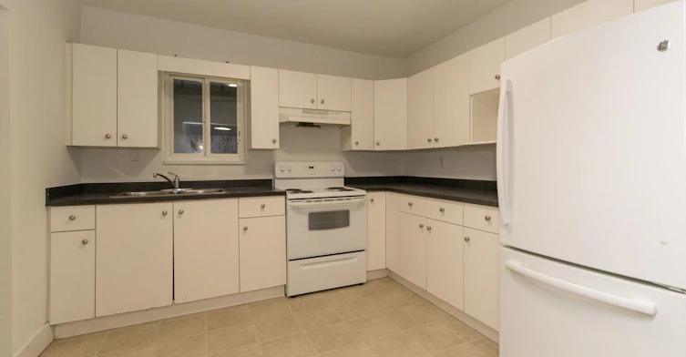 11875 82 Avenue, Delta, BC, V4C 2C6 - 10