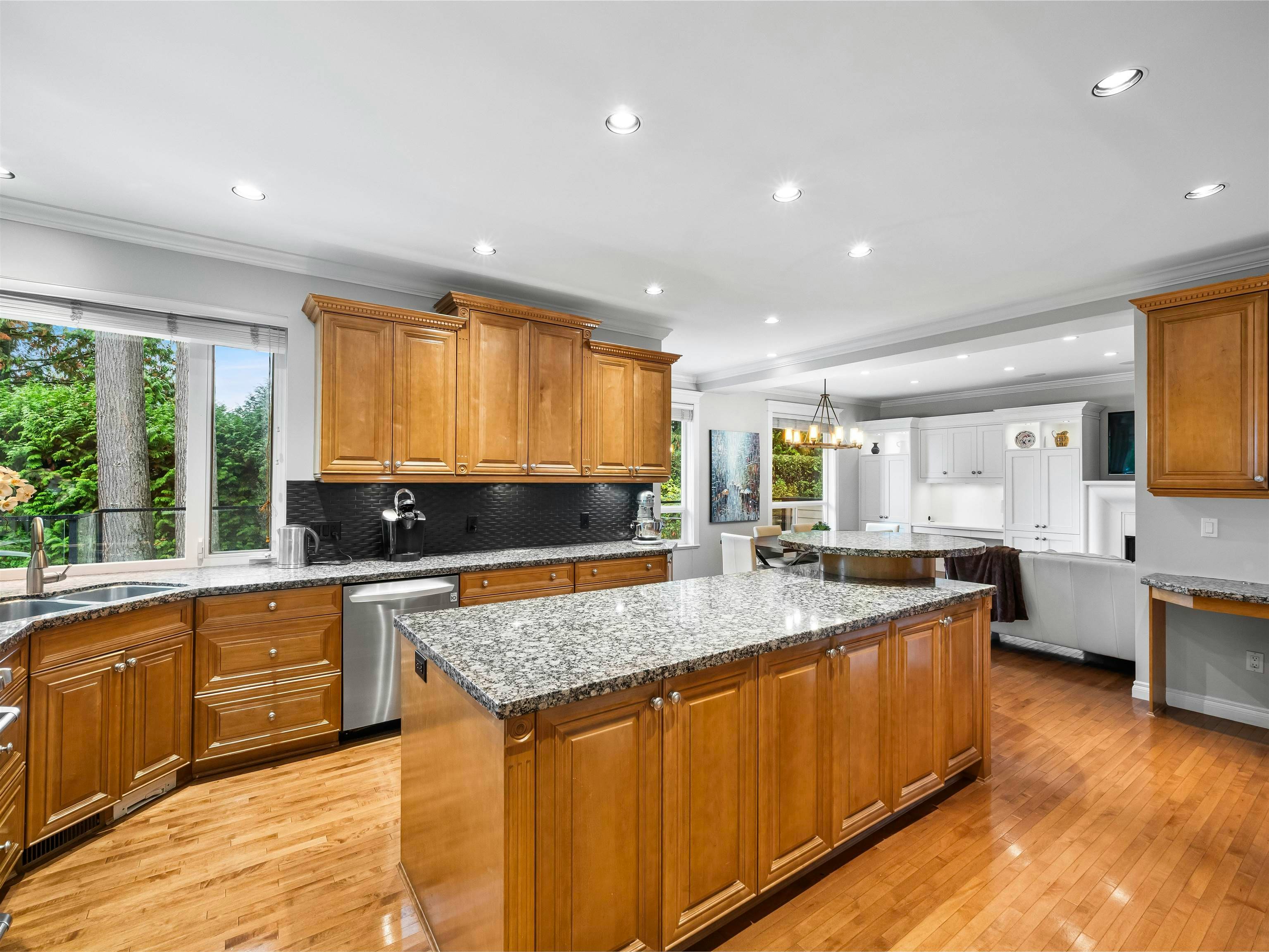 4047 Woodbury Avenue - 5