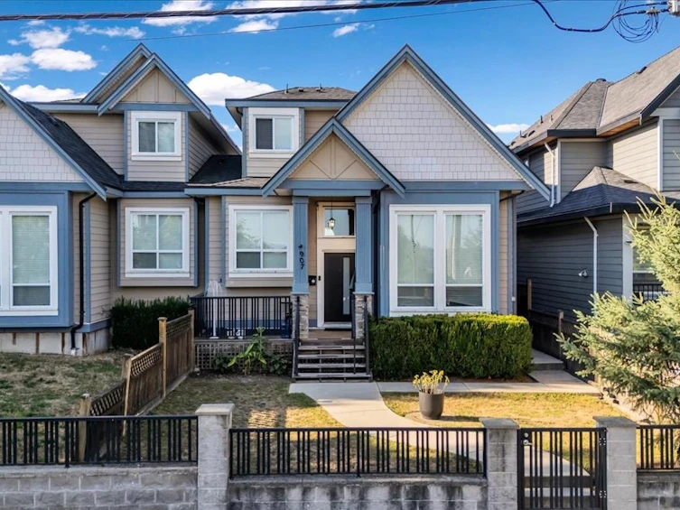 907 Harris Avenue, Coquitlam, BC, V3K 1S2
