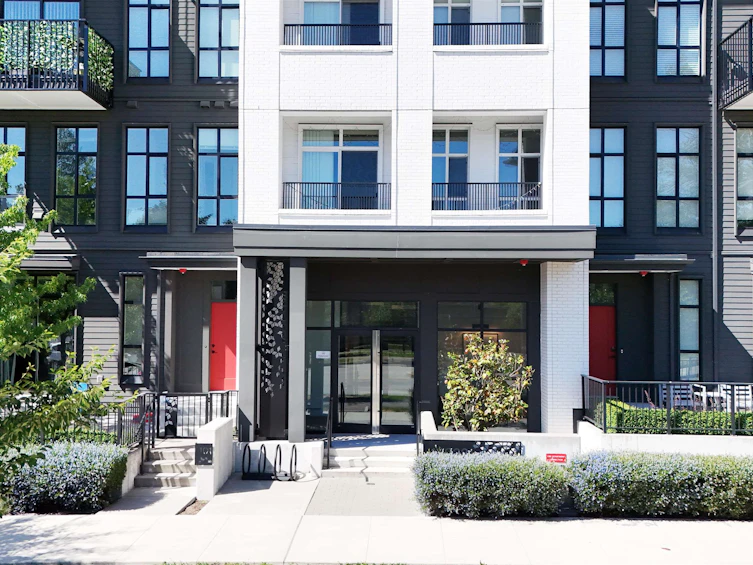 304-13963 105 Boulevard, Surrey, BC, V3T 0M9