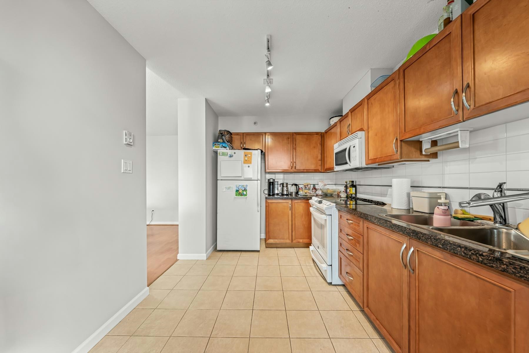 2105-4398 Buchanan Street, Burnaby, BC, V5C 6R7 - 9