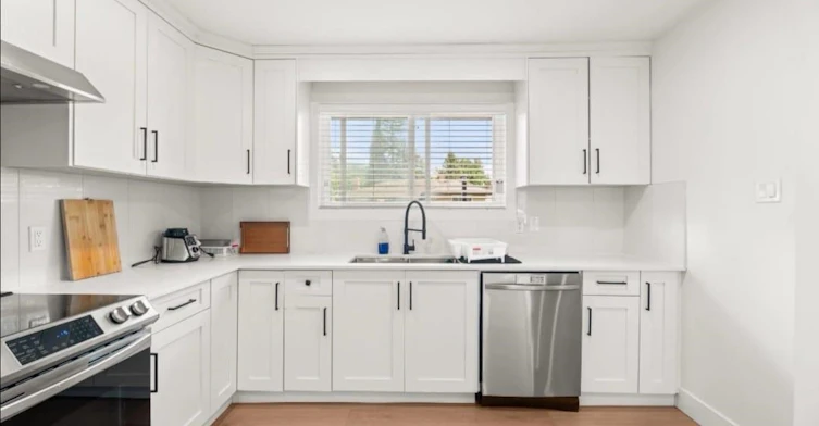 Upper-1106 Duthie Avenue, Burnaby, BC, V5A 2R4 - 5