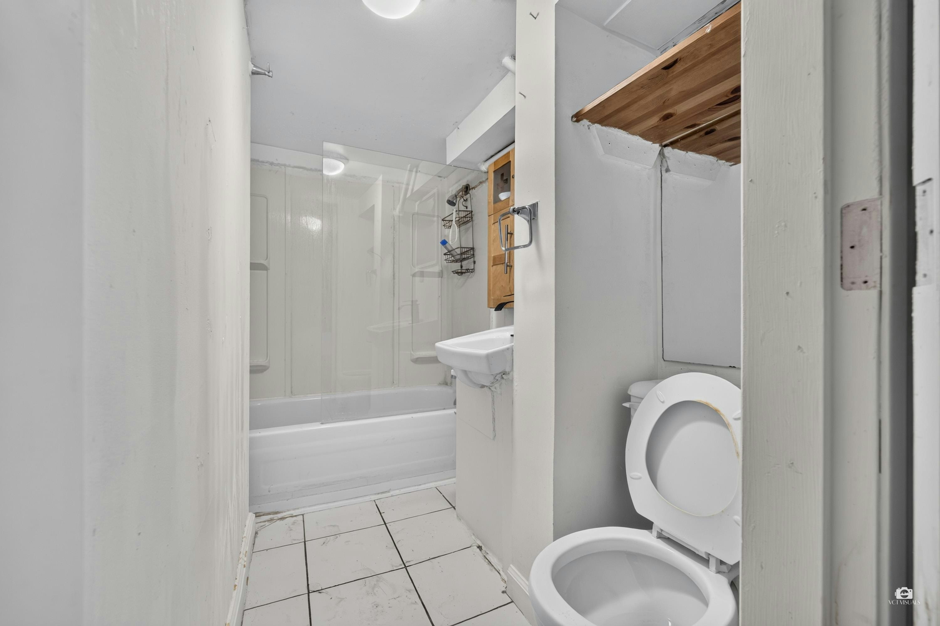 3184 E 8th Avenue, Vancouver, BC, V5M 1X6 - 11