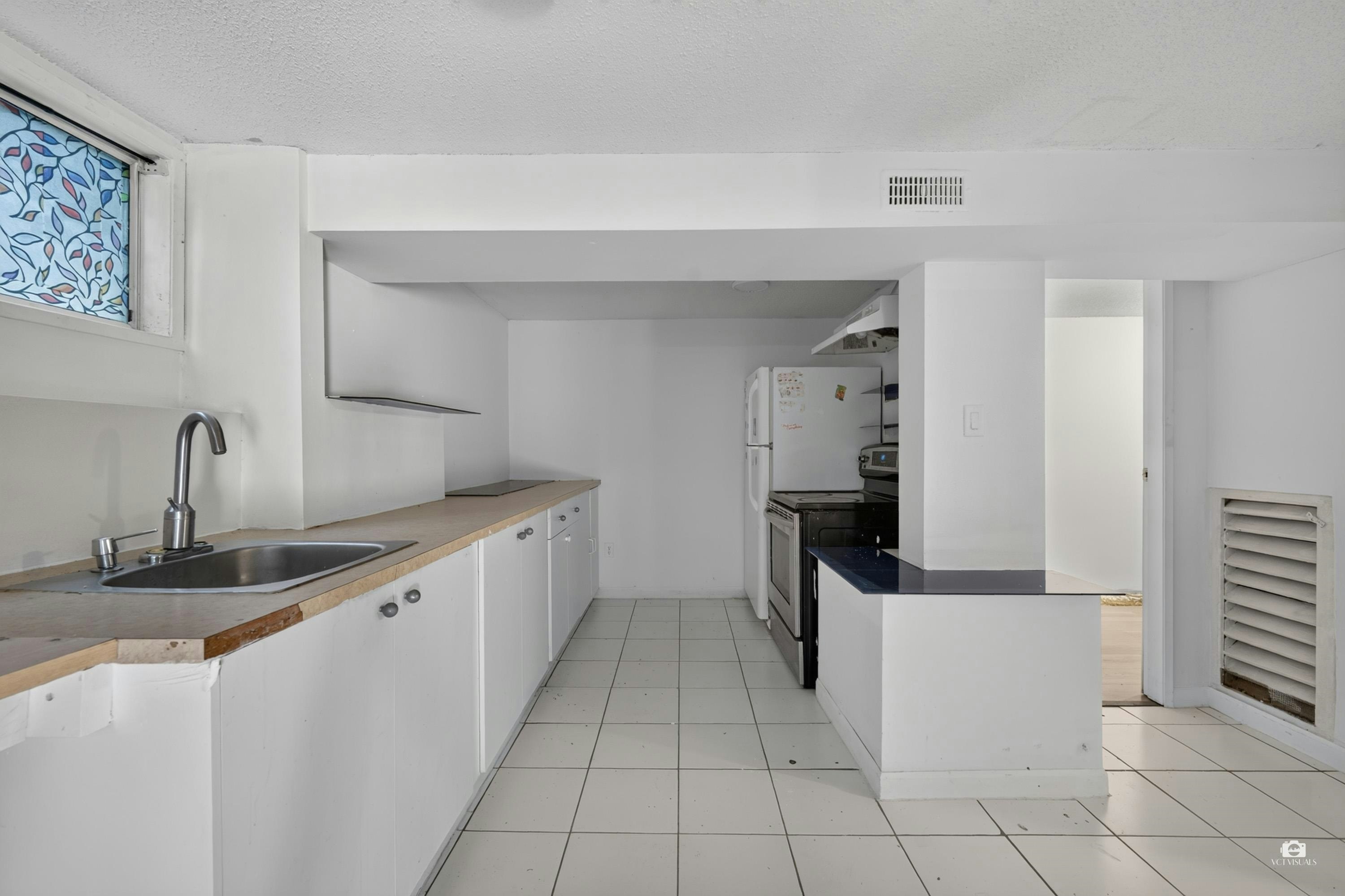 3184 E 8th Avenue, Vancouver, BC, V5M 1X6 - 10
