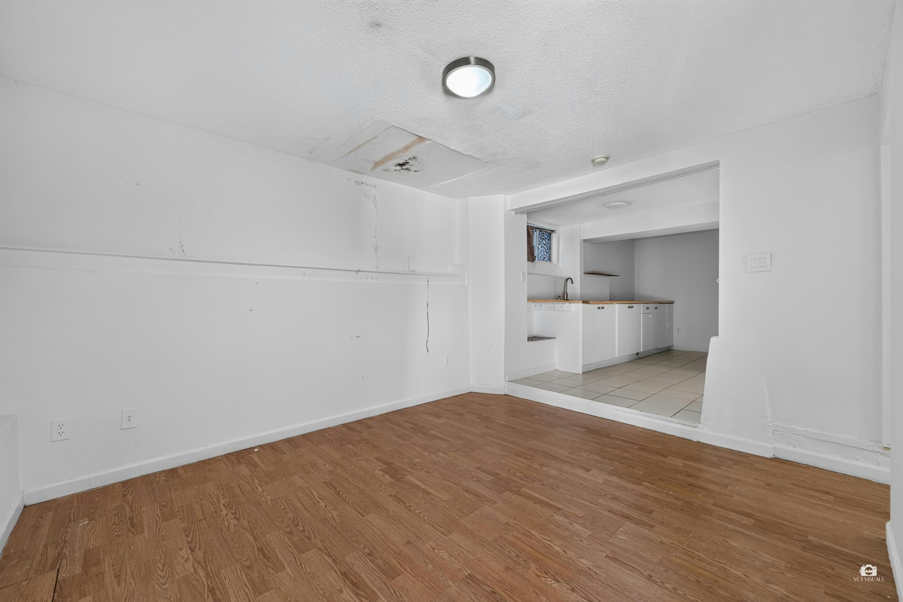 3184 E 8th Avenue, Vancouver, BC, V5M 1X6 - 12