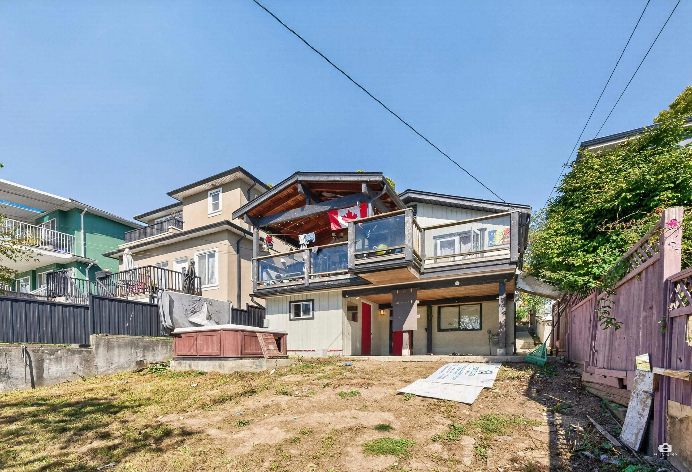 3184 E 8th Avenue, Vancouver, BC, V5M 1X6 - 3