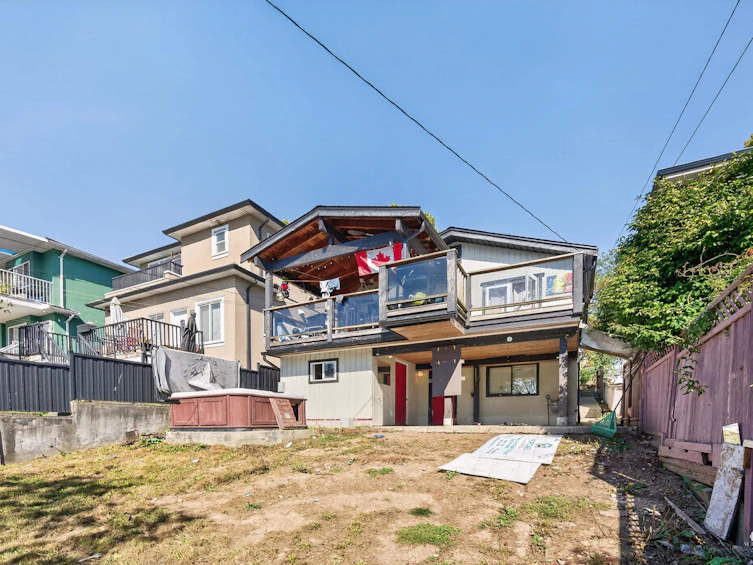 3184 E 8th Avenue, Vancouver, BC, V5M 1X6 - 3