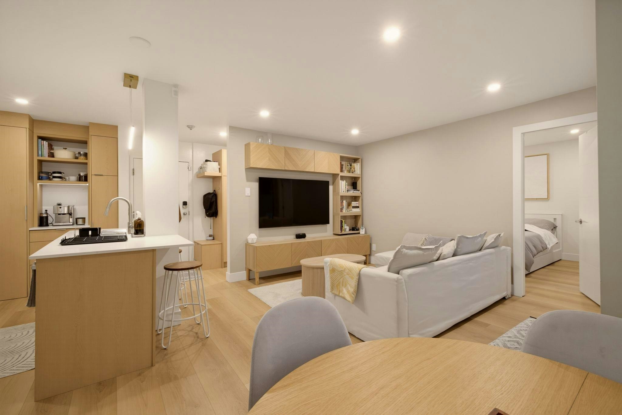 204-1345 Comox Street, Vancouver, BC, V6E 4E4