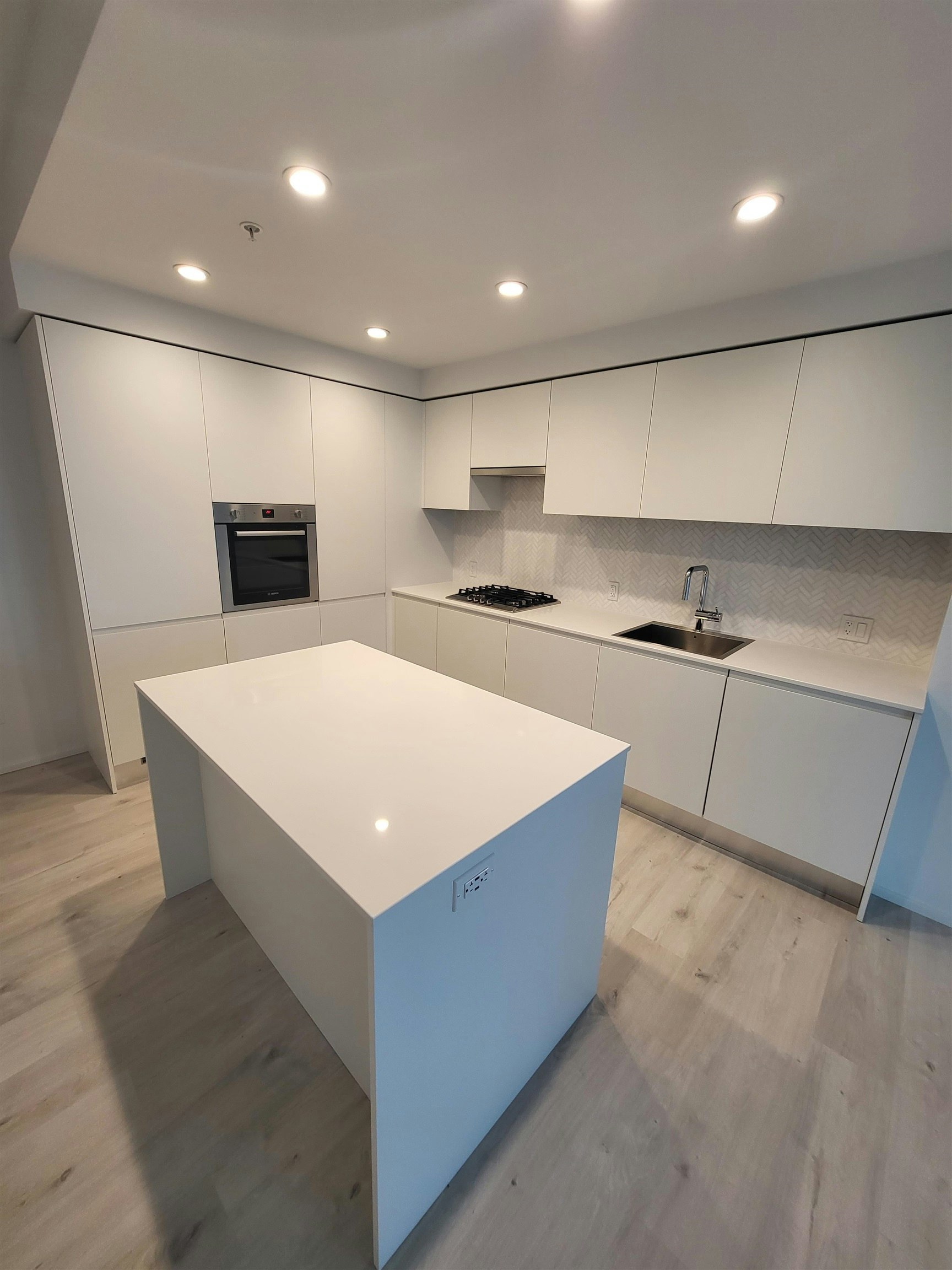 1606-3809 Evergreen Place, Burnaby, BC, V3J 0M1 - 3