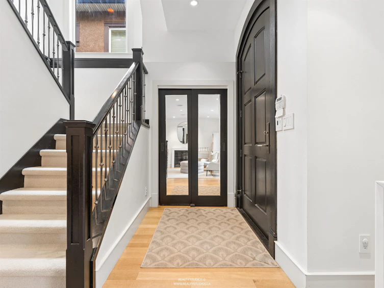 917 W 20th Avenue, Vancouver, BC, V5Z 1Y4 - 2