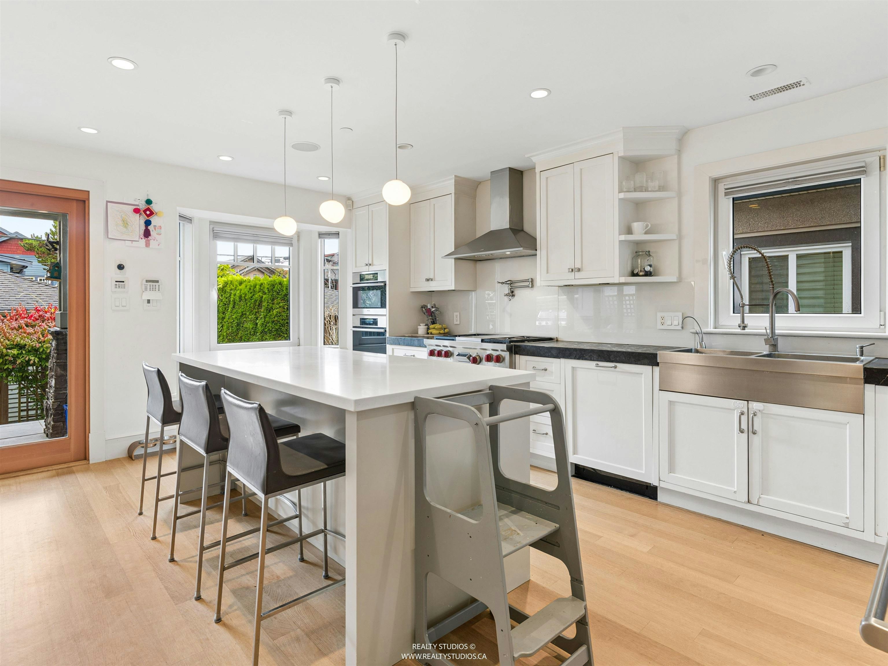 917 W 20th Avenue, Vancouver, BC, V5Z 1Y4 - 10