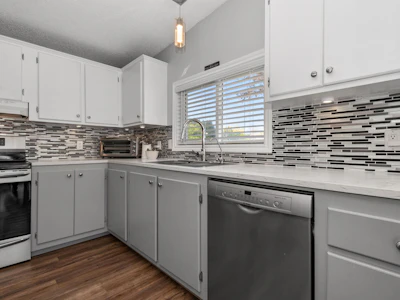 13-41168 Lougheed Highway - 5