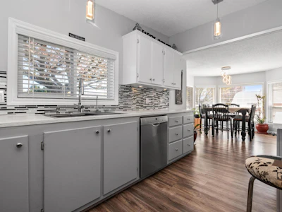 13-41168 Lougheed Highway - 2