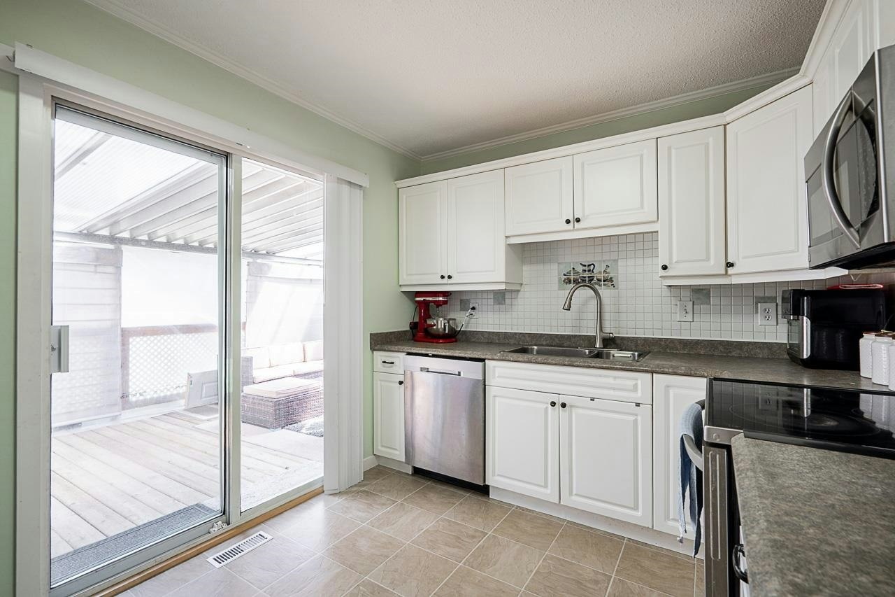 12214 211 Street, Maple Ridge, BC, V2X 8C9 - 12