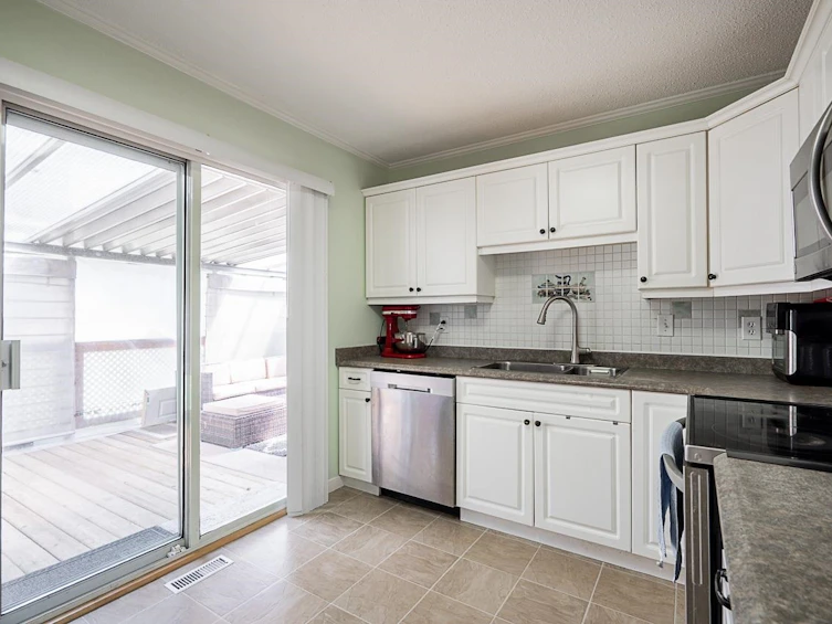 12214 211 Street, Maple Ridge, BC, V2X 8C9 - 12