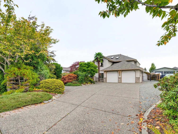 21679 52 Avenue, Langley, BC, V2Y 1L7