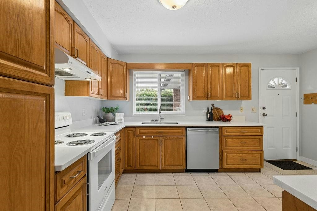 2657 Burnside Place, Coquitlam, BC, V3E 1A1 - 9