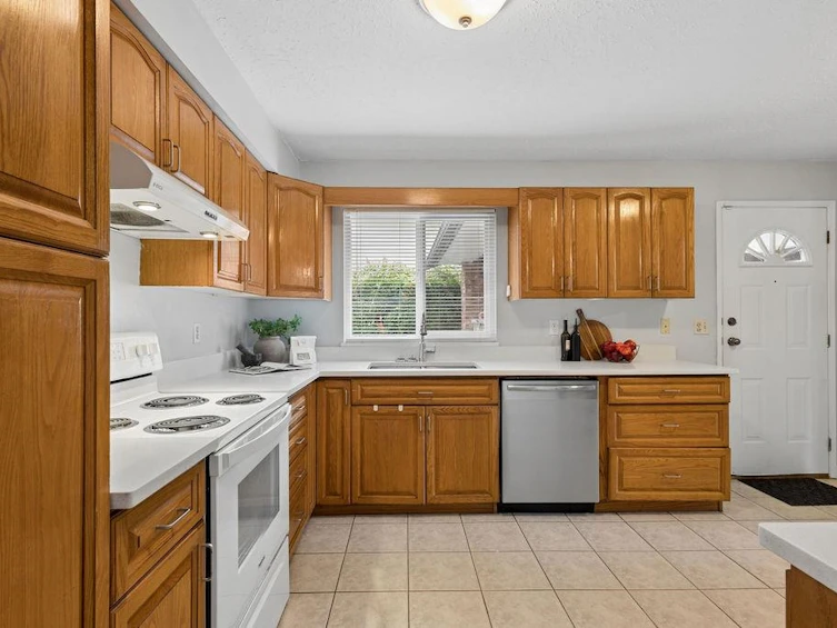 2657 Burnside Place, Coquitlam, BC, V3E 1A1 - 9