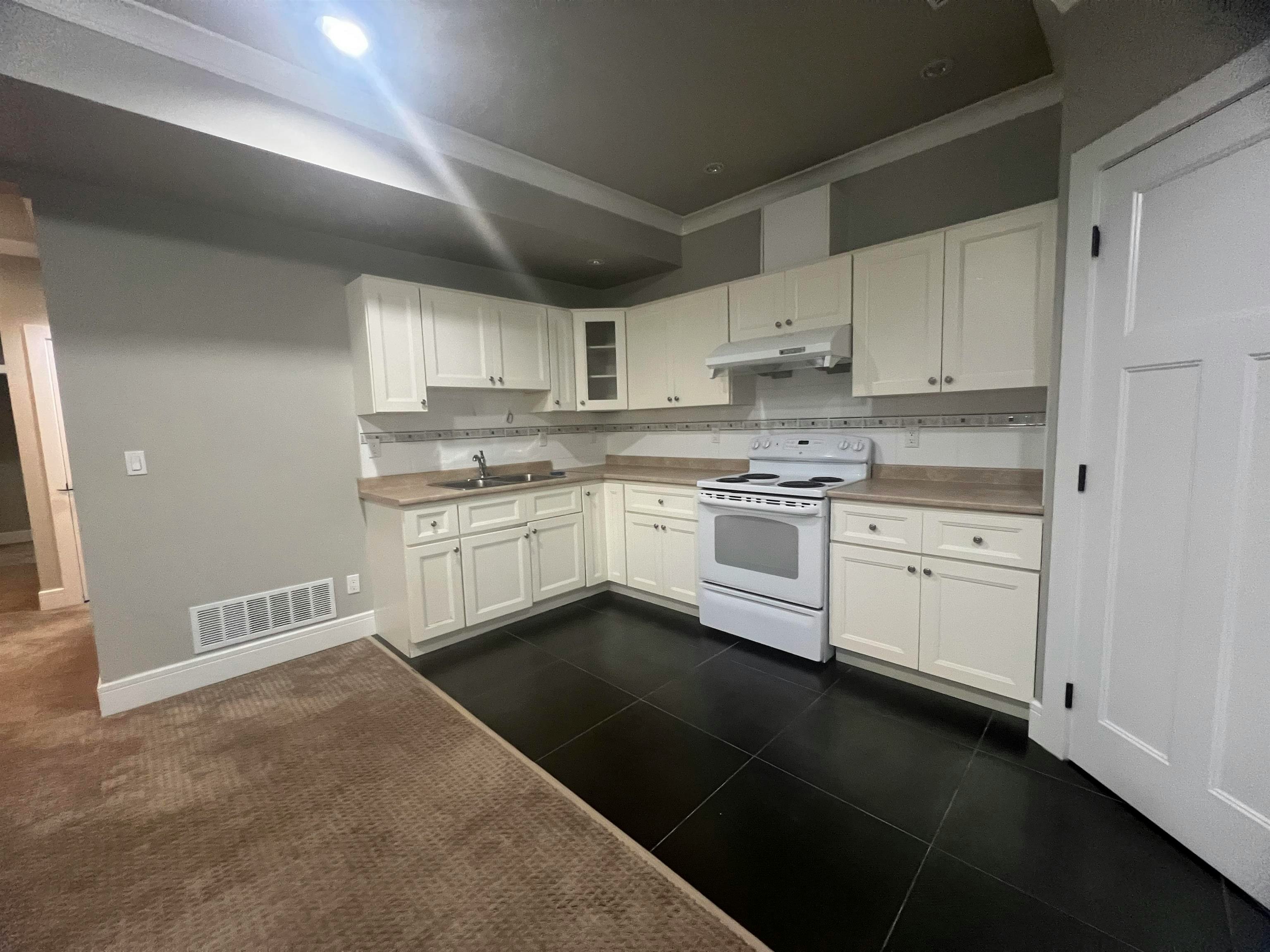 163xx 25th Avenue, Surrey, BC, V3S 6S1 - 7