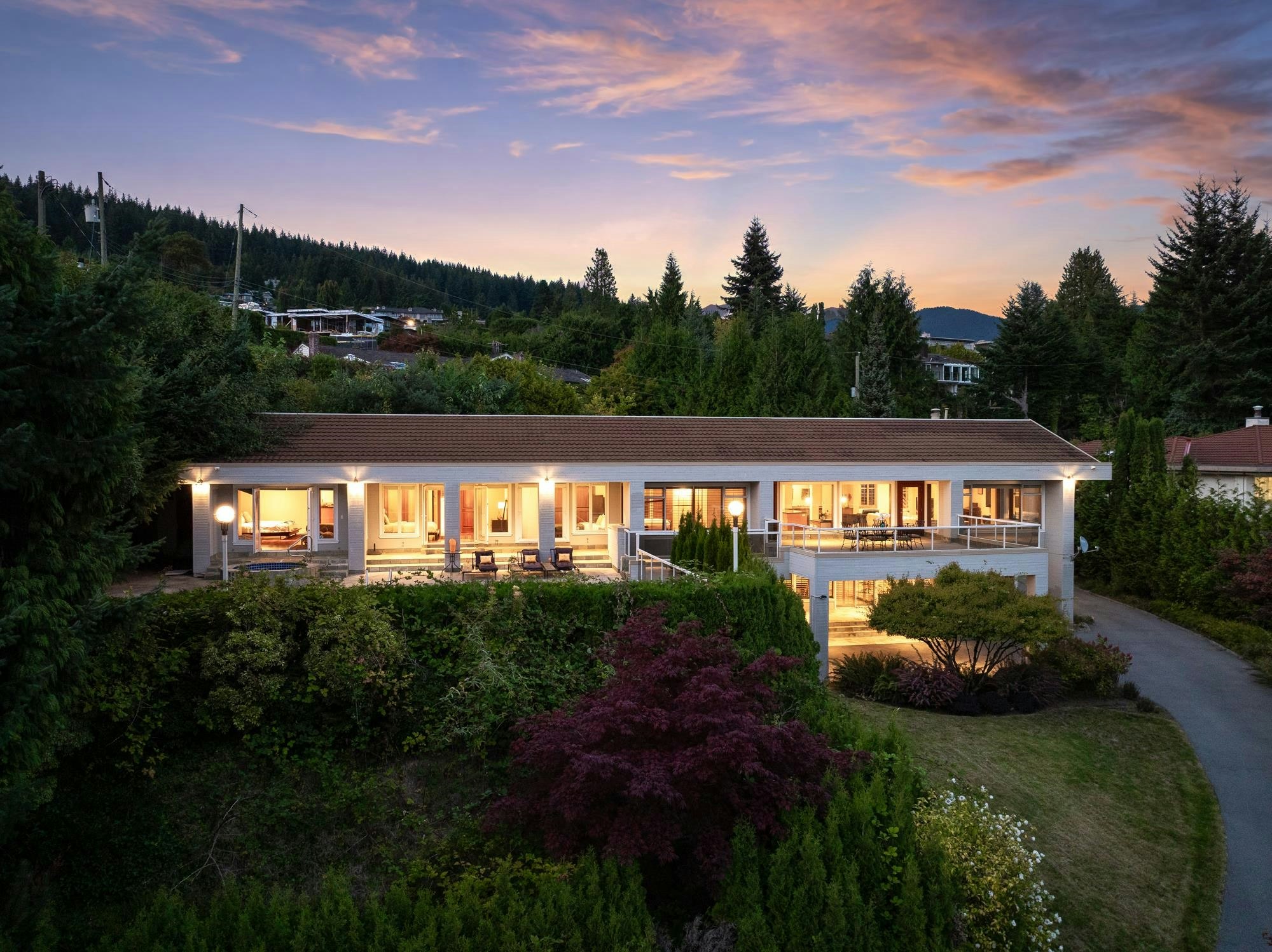 1035 King Georges Way - 4