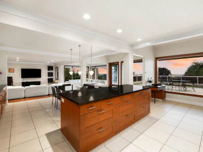 1035 King Georges Way - 2