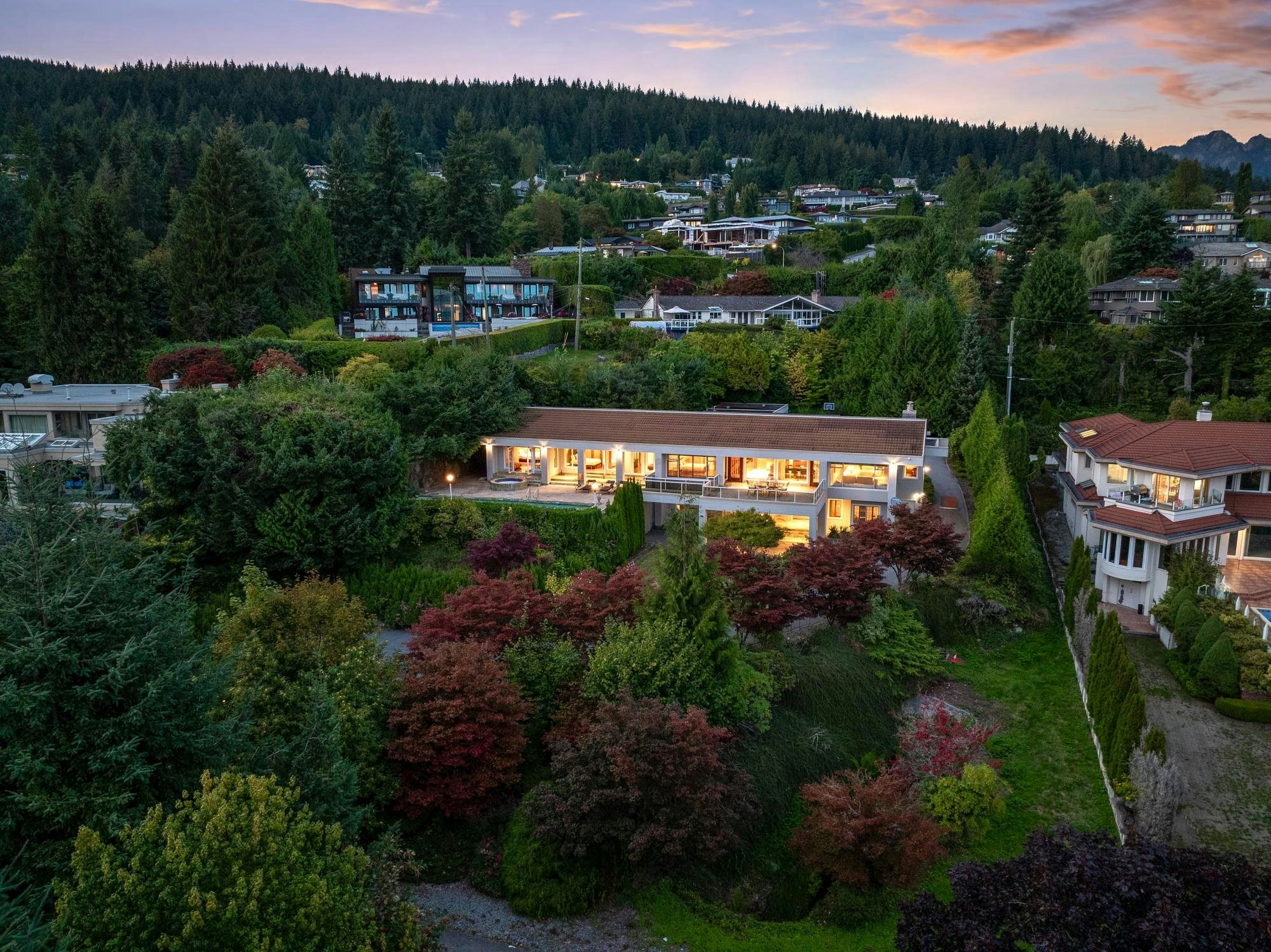 1035 King Georges Way - 3