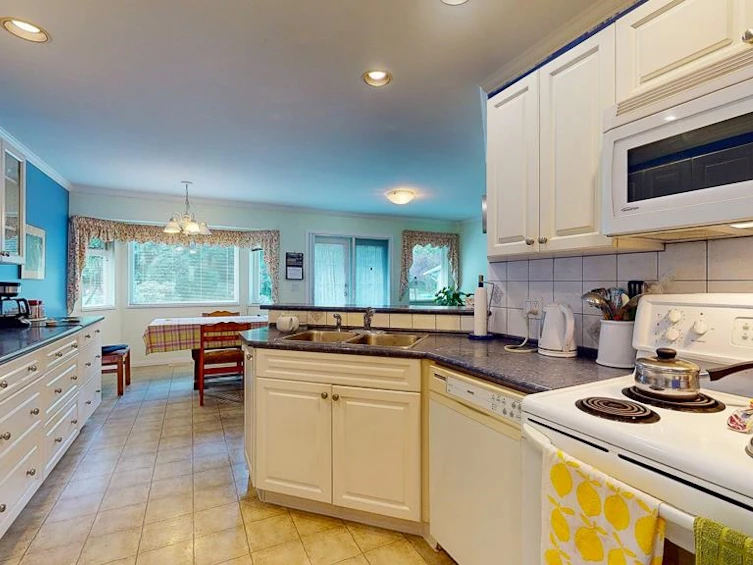 619 Ocean View, Gibsons, BC, V0N 1V3 - 13