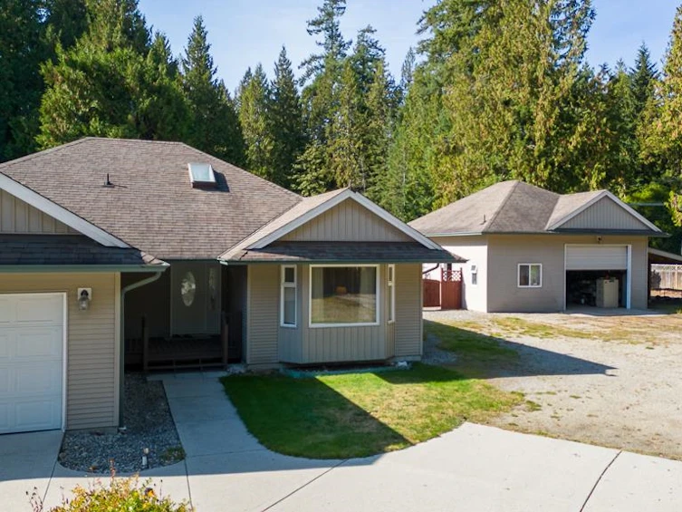 619 Ocean View, Gibsons, BC, V0N 1V3