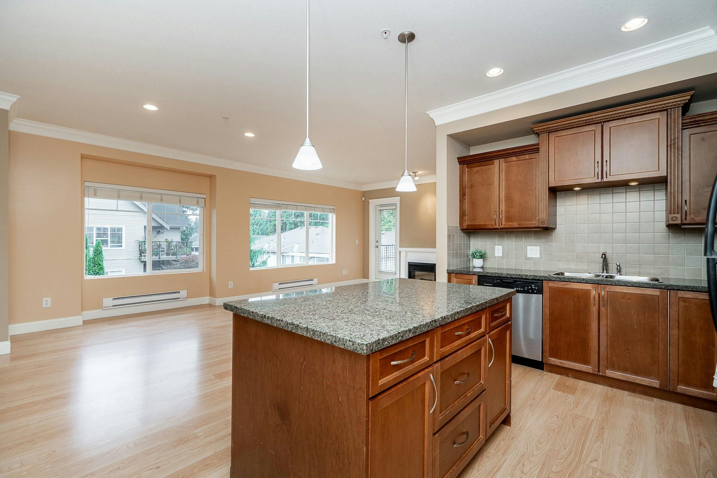 301-22150 Dewdney Trunk Road, Maple Ridge, BC, V2X 3H6