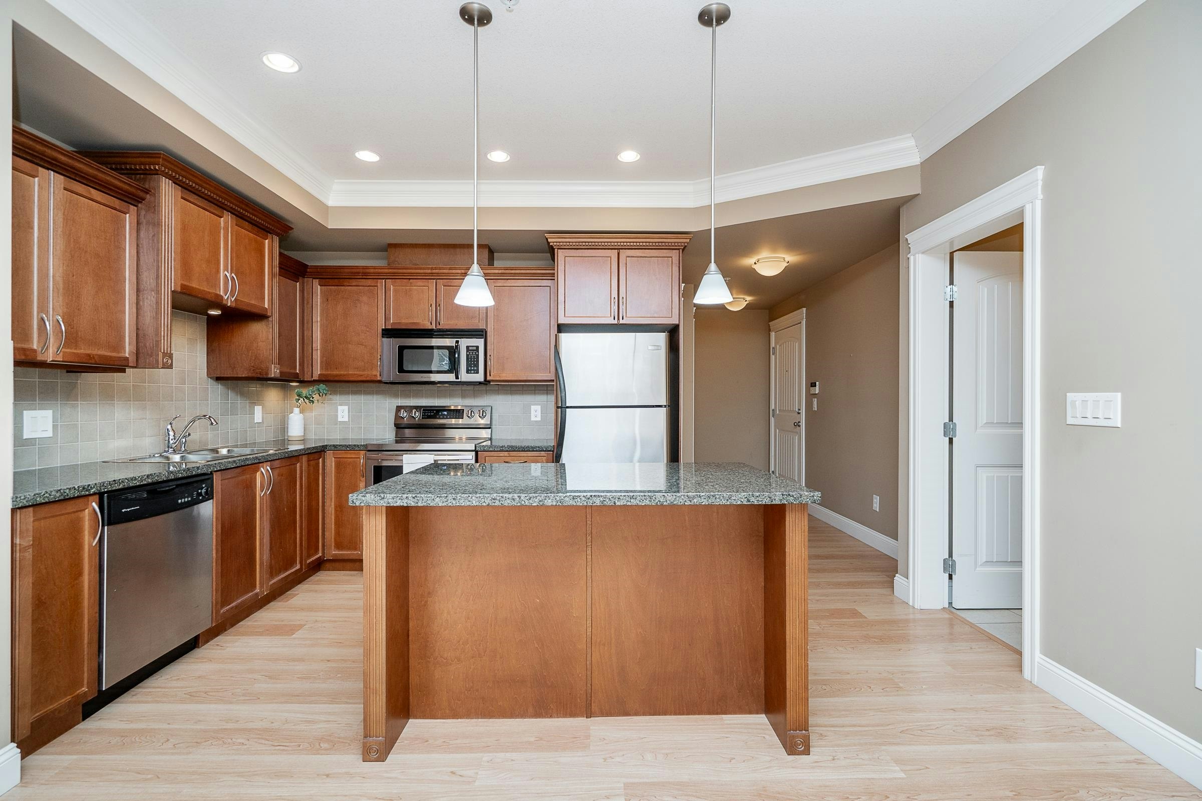 301-22150 Dewdney Trunk Road - 3