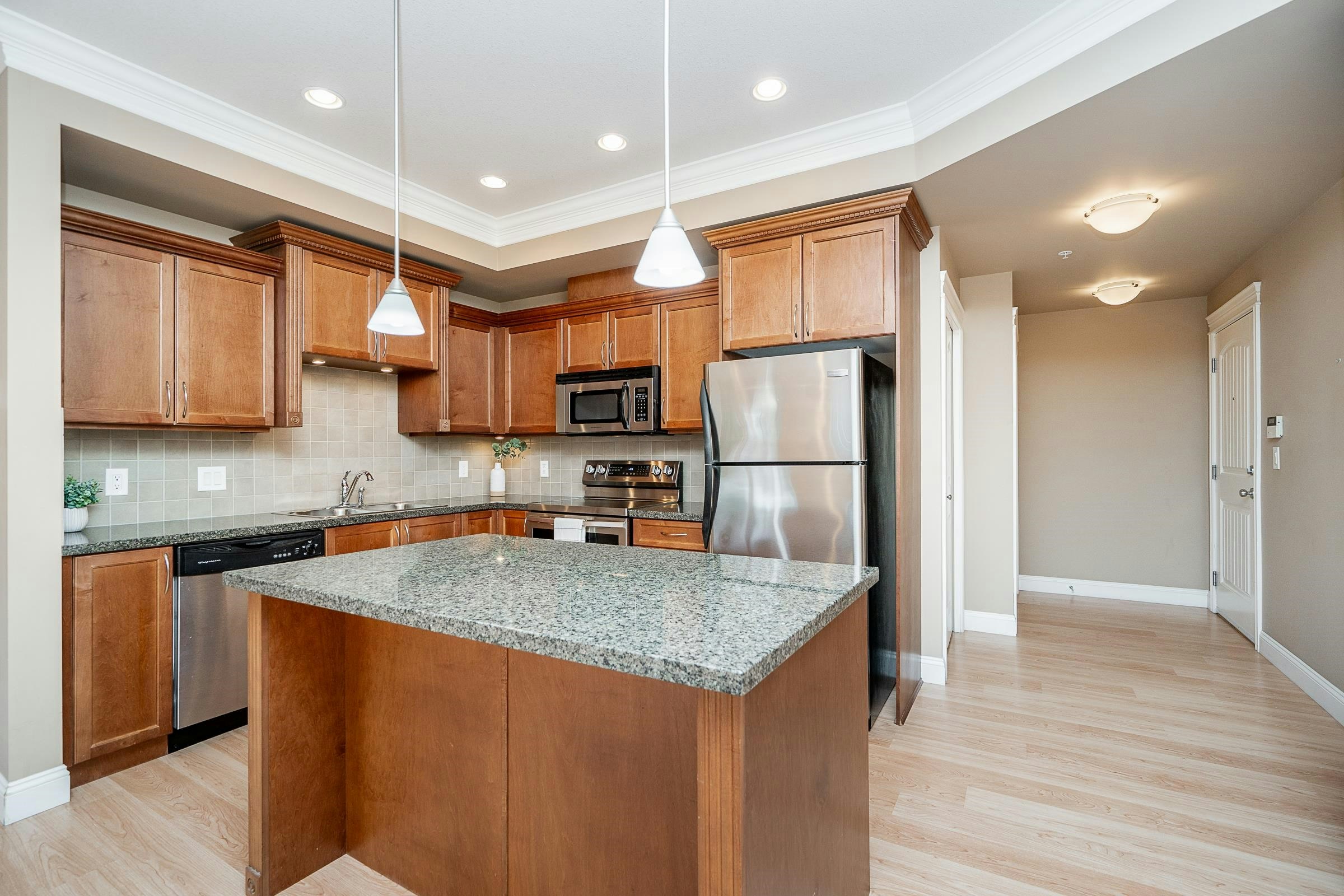 301-22150 Dewdney Trunk Road - 4