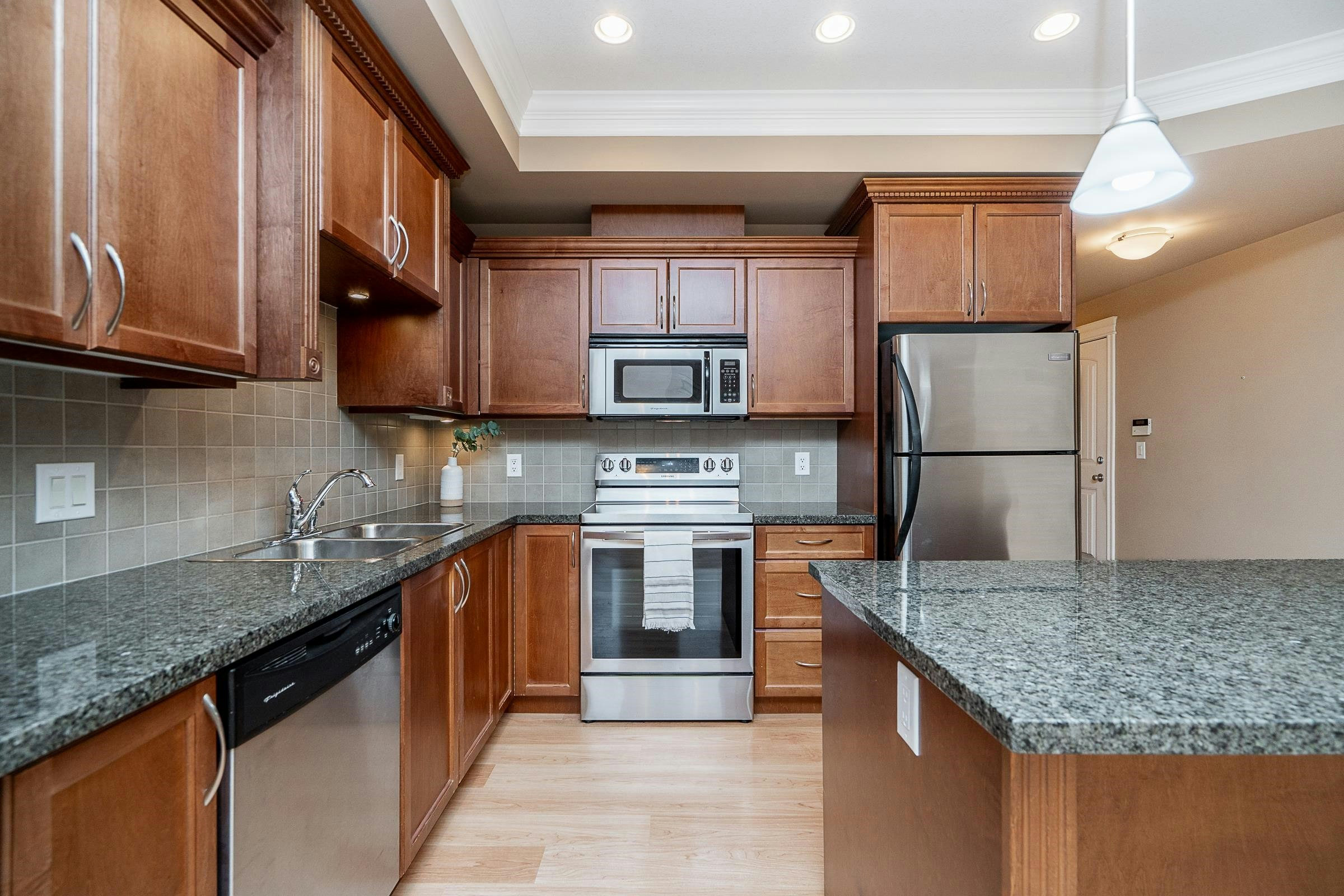 301-22150 Dewdney Trunk Road - 5